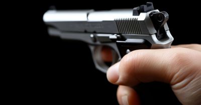 Wycelował w człowieka z zabawkowego pistoletu, grożą mu trzy lata więzienia