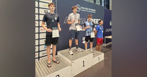 Pływacy UKS Delfin Tarnobrzeg zdobyli siedem medali podczas Arena Speed Challenge w Warszawie, który odbył się w weekend 26–27 września 2026 roku. W ich dorobku znalazł się jeden złoty, trzy srebrne i trzy brązowe krążki.