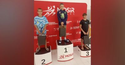 Dwa drugie miejsca w pływackich sprintach w Mielcu